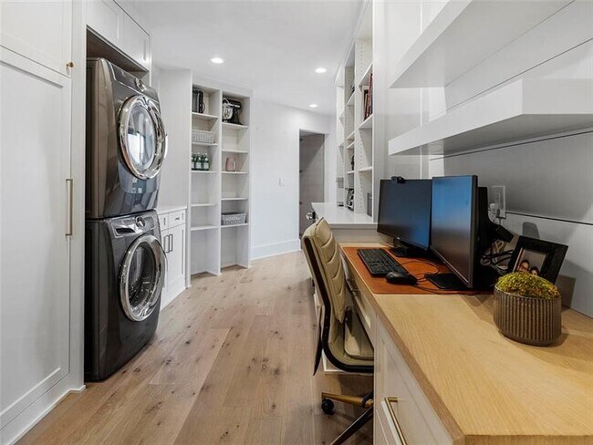 Building Photo - 2660 Peachtree Rd NW