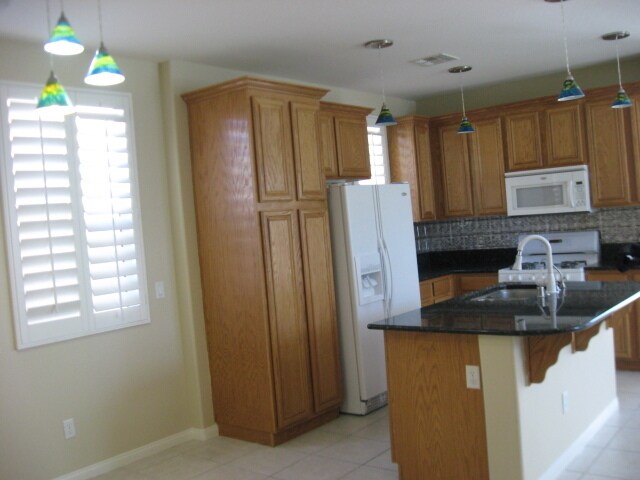 Building Photo - Beautiful, Spacious Four Bedroom + Loft Ho...