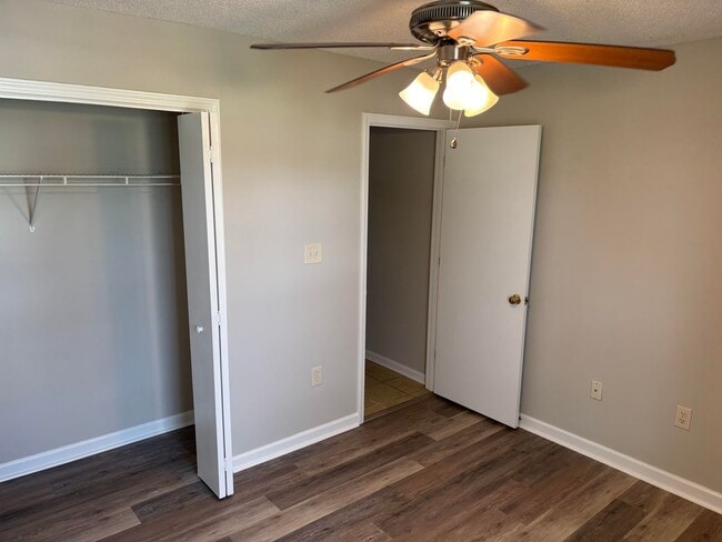 Building Photo - 2-Bedroom, 2-Bathroom Condo with Balcony, ...