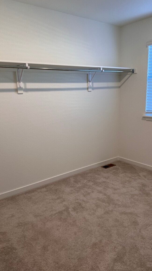 Building Photo - Charming 3 beds 2 baths in Commerce City!