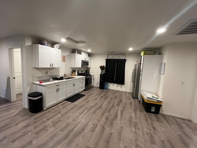 Building Photo - 125 N Walnut Ave