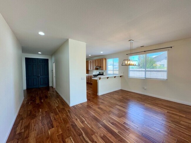 Building Photo - 4 Bedroom Menifee home available now for l...