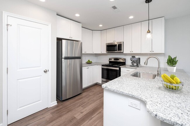 Building Photo - 2740 Village Dr