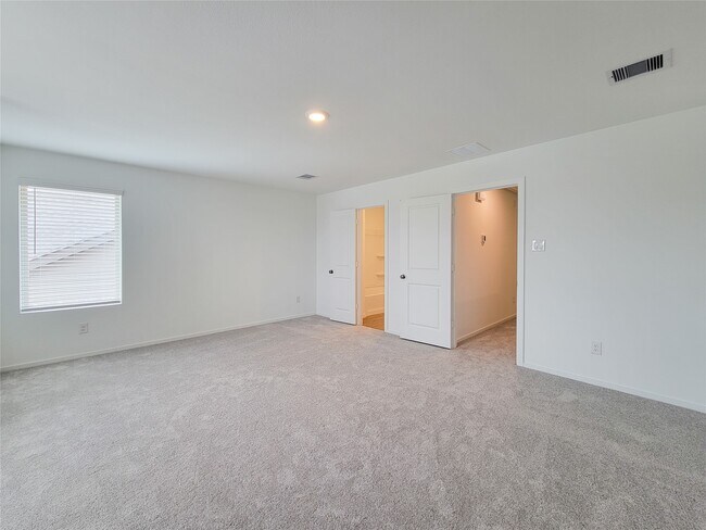 Building Photo - 3038 Pensacola Dr