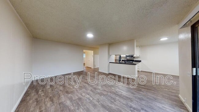 Building Photo - 905 Lakeside Dr