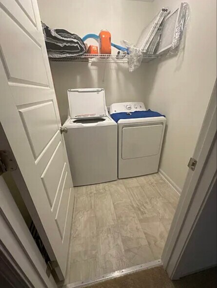 Building Photo - 423 Bassett Ln