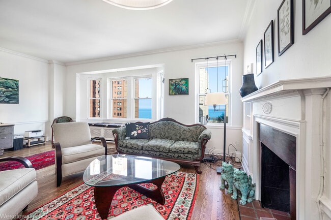 Building Photo - 5000 S Cornell Ave