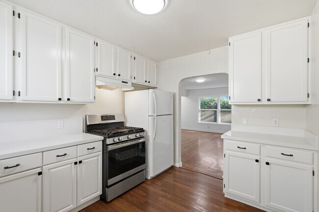 Building Photo - 541 Jackson Ave