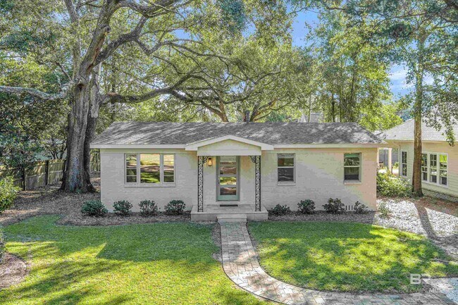 Building Photo - 357 Azalea St