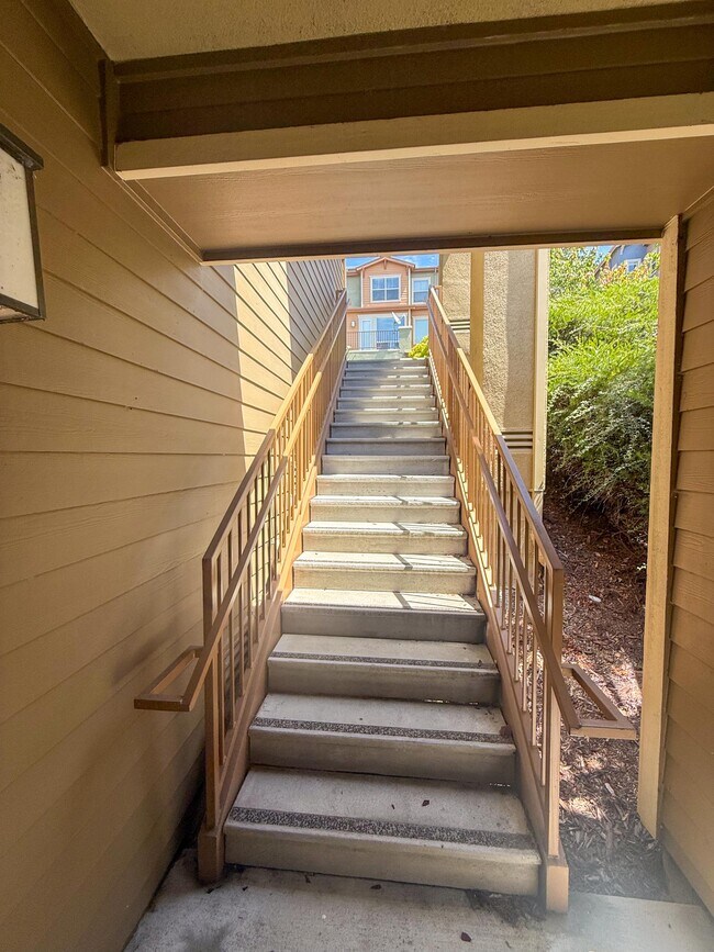 Building Photo - 6491 Bayview Dr