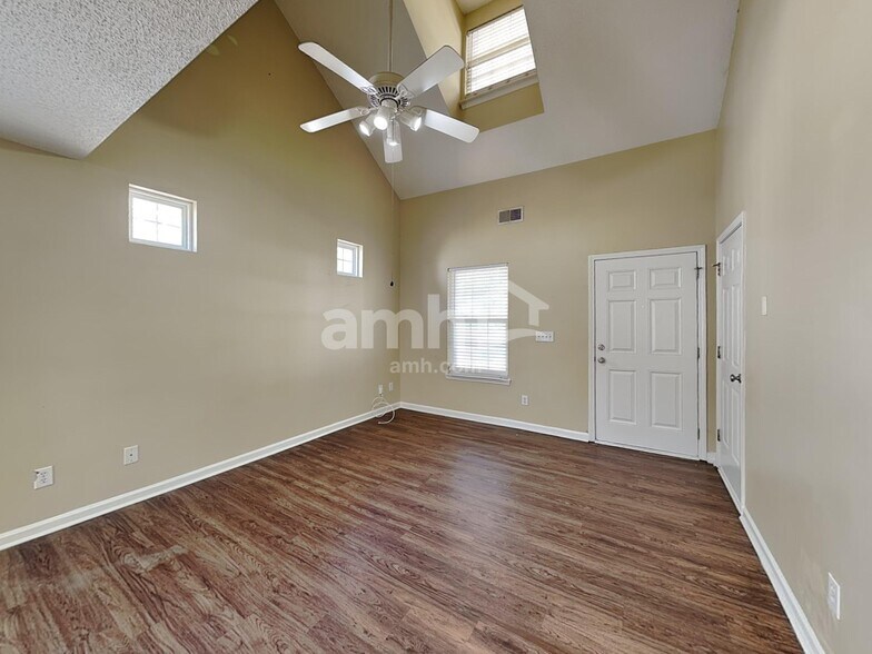 Building Photo - 3052 Teton Dr