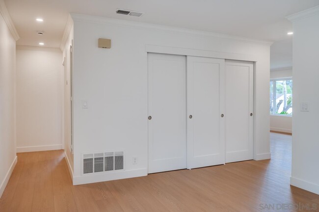 Building Photo - 12319 Hill Country Dr