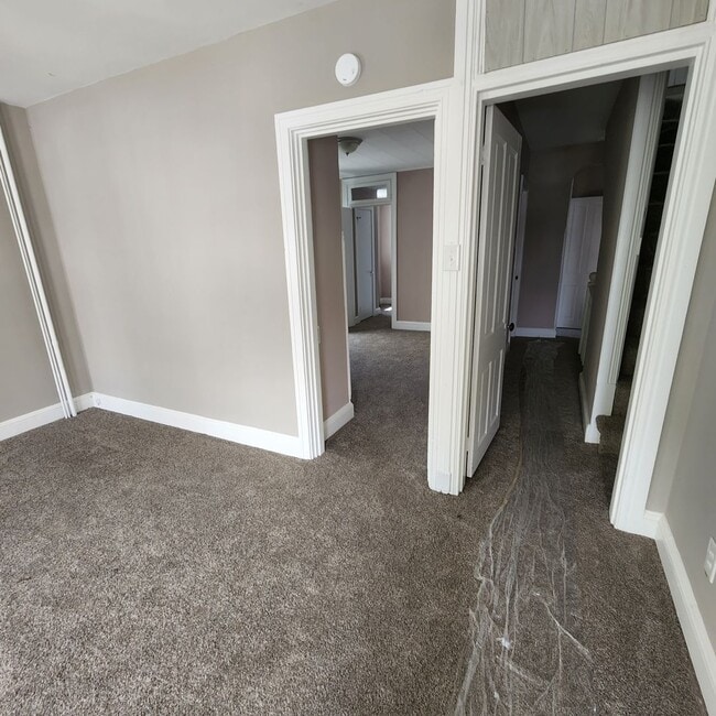 Building Photo - Charming 4BR/1.5BA Home | Modern Finishes | Open Layout | Heart of York City!