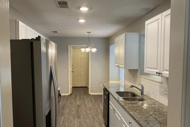 Building Photo - 3921 Double Oak Ln