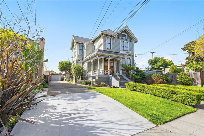 Building Photo - 2208 Buena Vista Ave