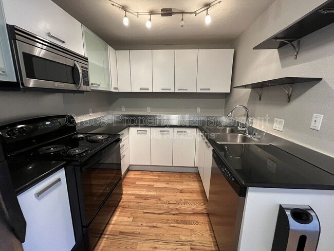 Building Photo - 1045 N Clarkson St