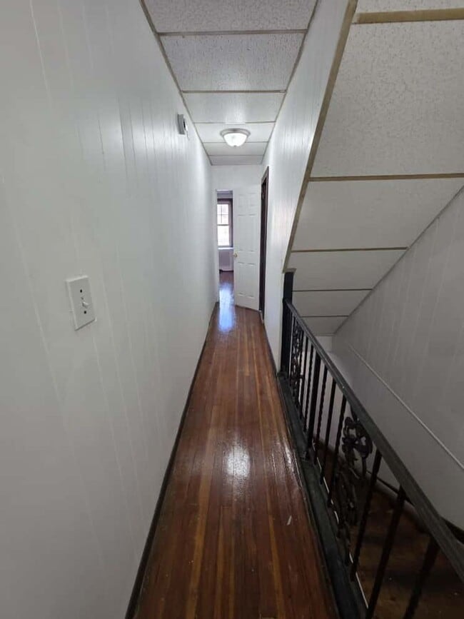 Building Photo - 647 Edgewood Ave