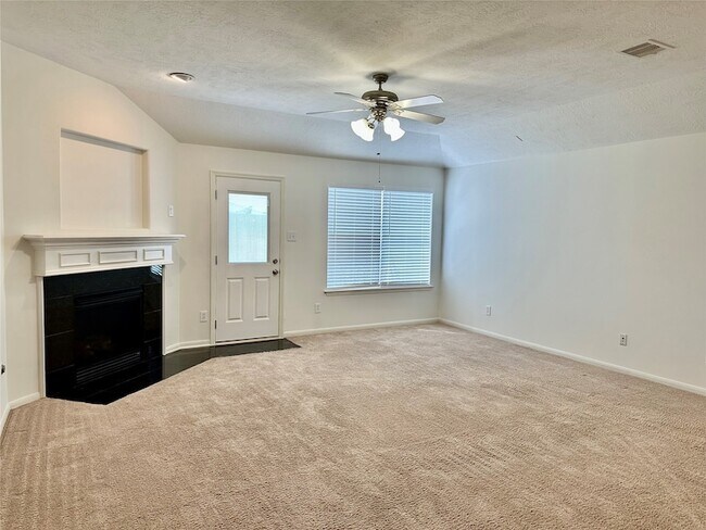Building Photo - 30415 Deleon Fields Dr