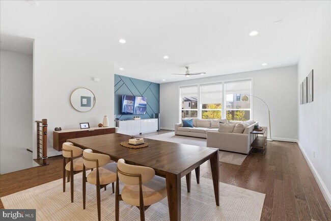 Building Photo - 4537 Plateau Dr