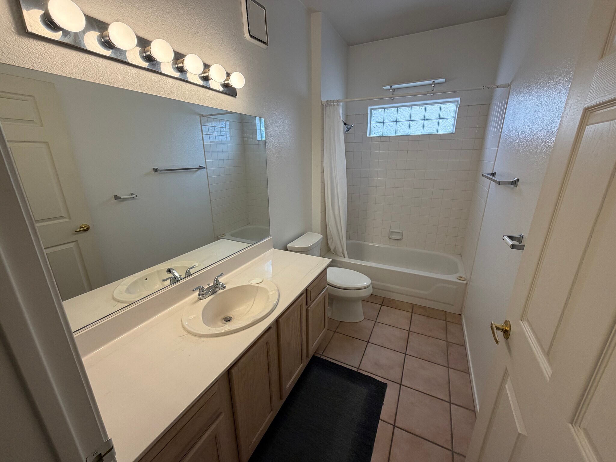 Building Photo - 2975 Bluegrass Ln