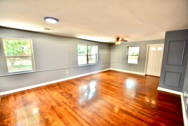 Building Photo - 1385 Elizabeth Ln