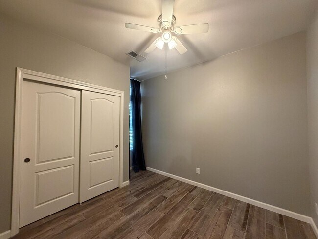 Building Photo - 2785 E Shea Dr