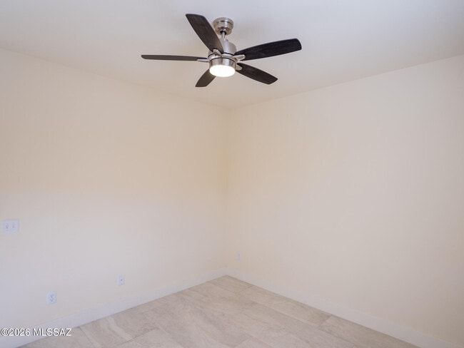 Building Photo - 1616 E Hedrick Dr