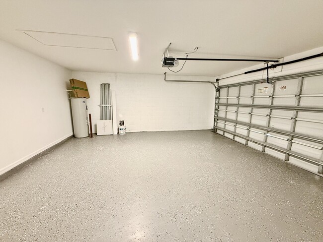 Building Photo - 205 SW Chelsea Terrace