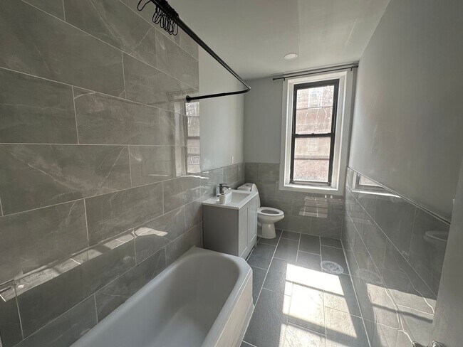 Building Photo - 1428 Wolf St