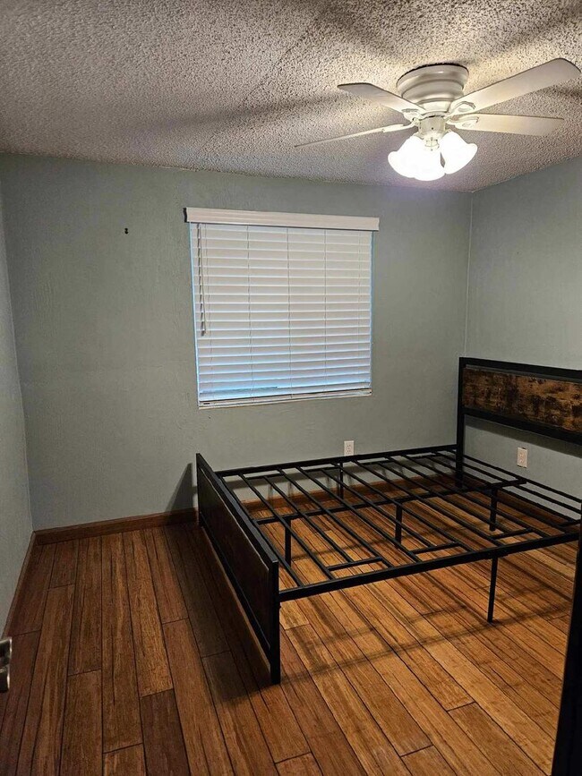 Building Photo - BEAUTIFUL 4 BEDROOM 2 BATH HOME IN THE BEA...