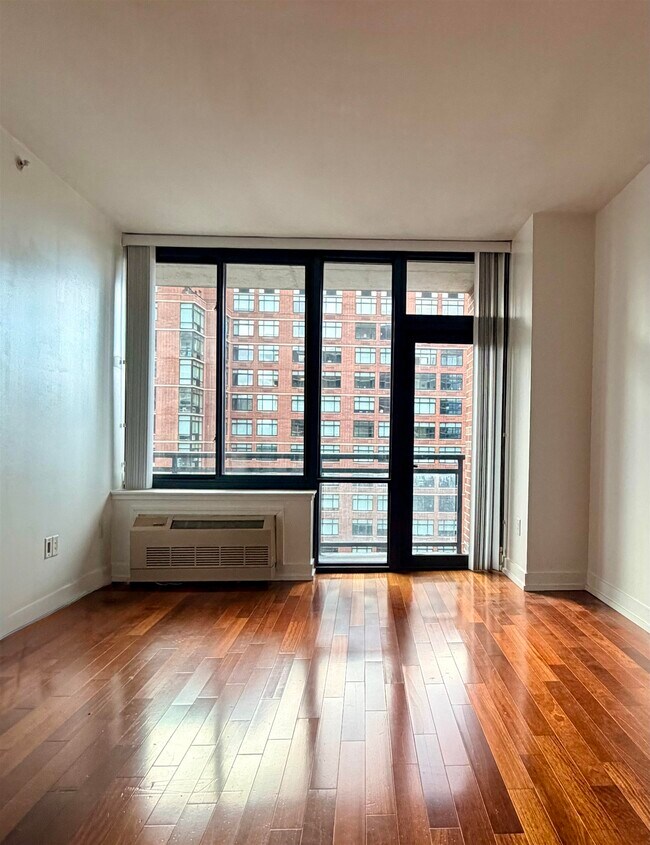 Building Photo - 389 Washington St