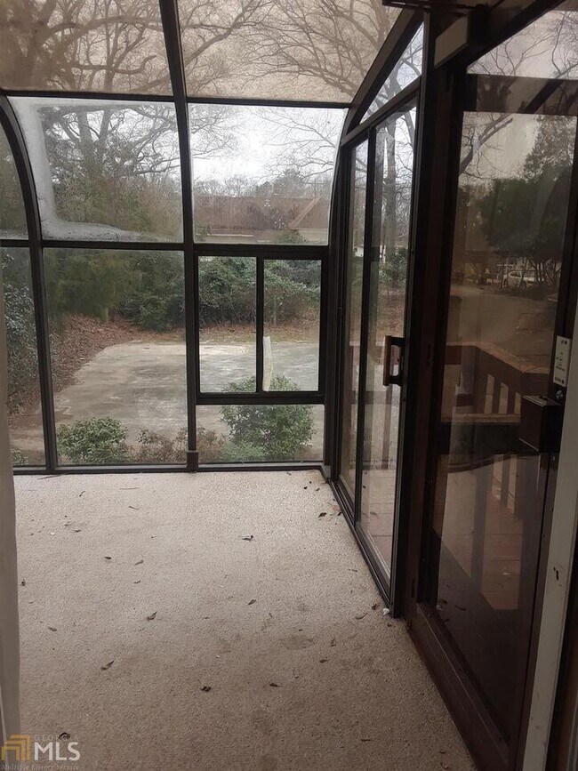 Building Photo - 995 Green St SE