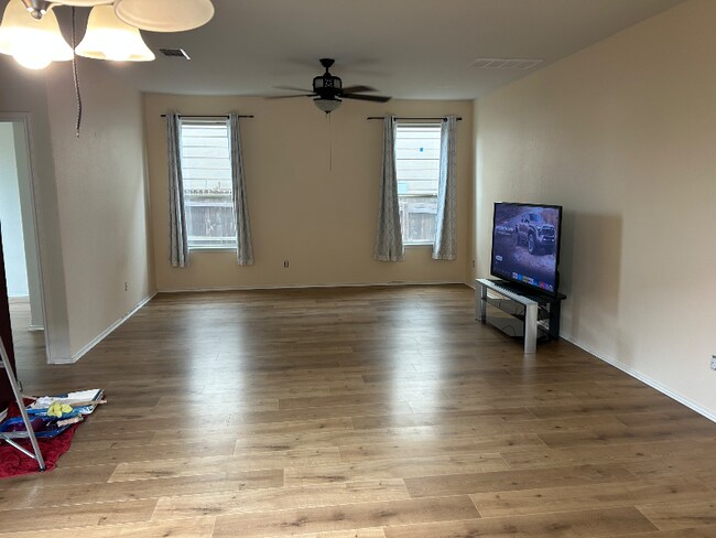 Building Photo - 280 La Dera Dr