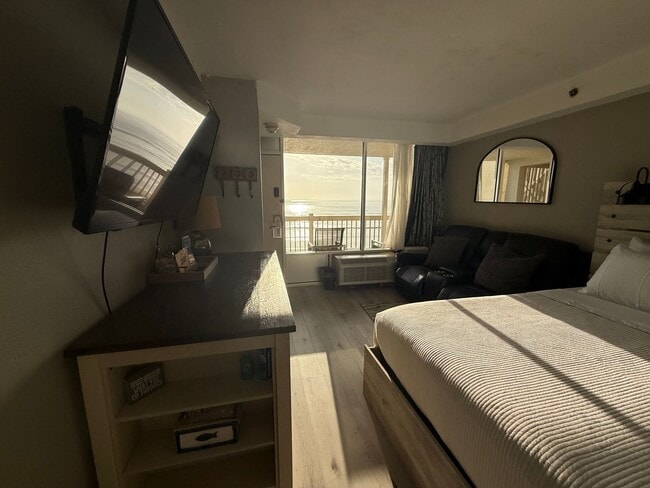 Building Photo - Ocean FRONT Studio! Amazing and must see! DEPOSIT-FREE Renting option thru OBLIGO! Deposit Altern...