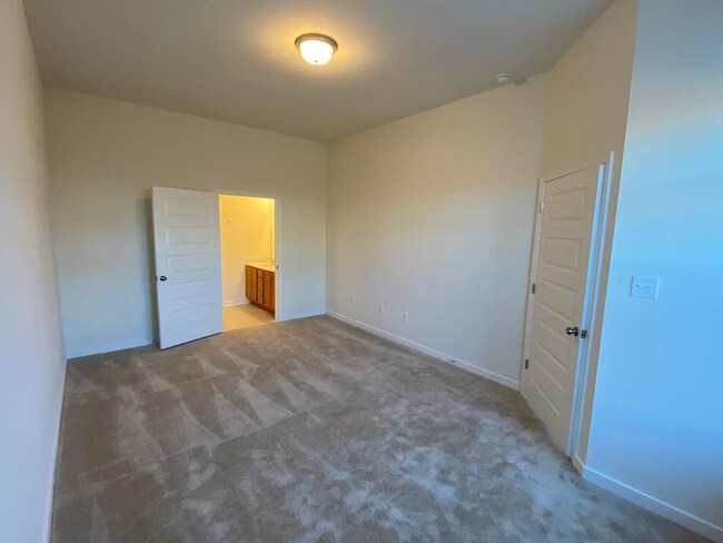 Building Photo - 12867 Deep Well Rd