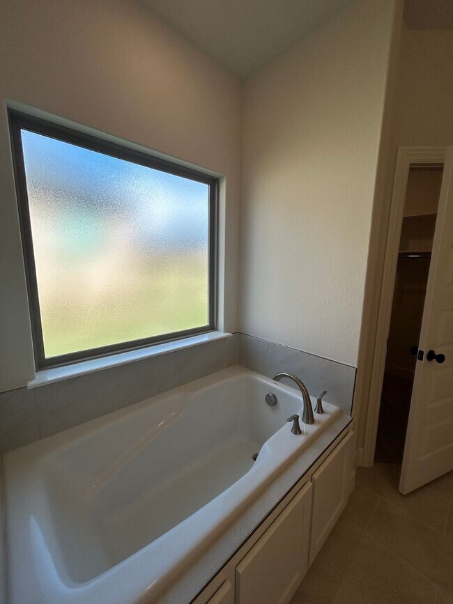 Building Photo - Beautiful Modern Home in Pea Ridge!