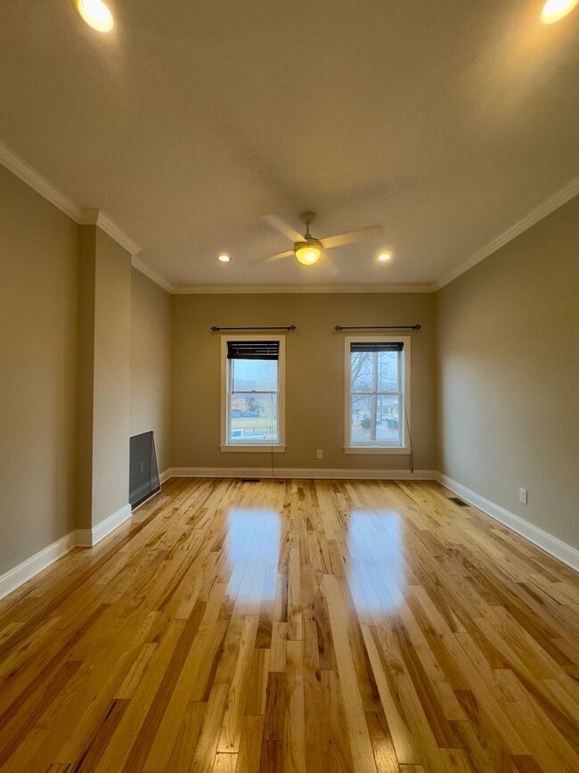 Building Photo - Charming 3 Bedroom/2.5 Bathroom Duplex in Hampden!