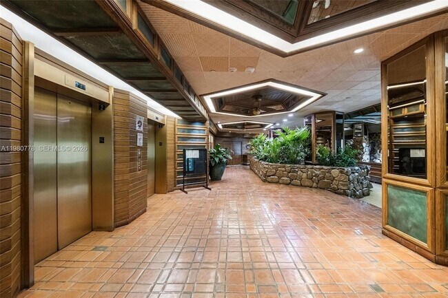 Building Photo - 2000 Towerside Terrace