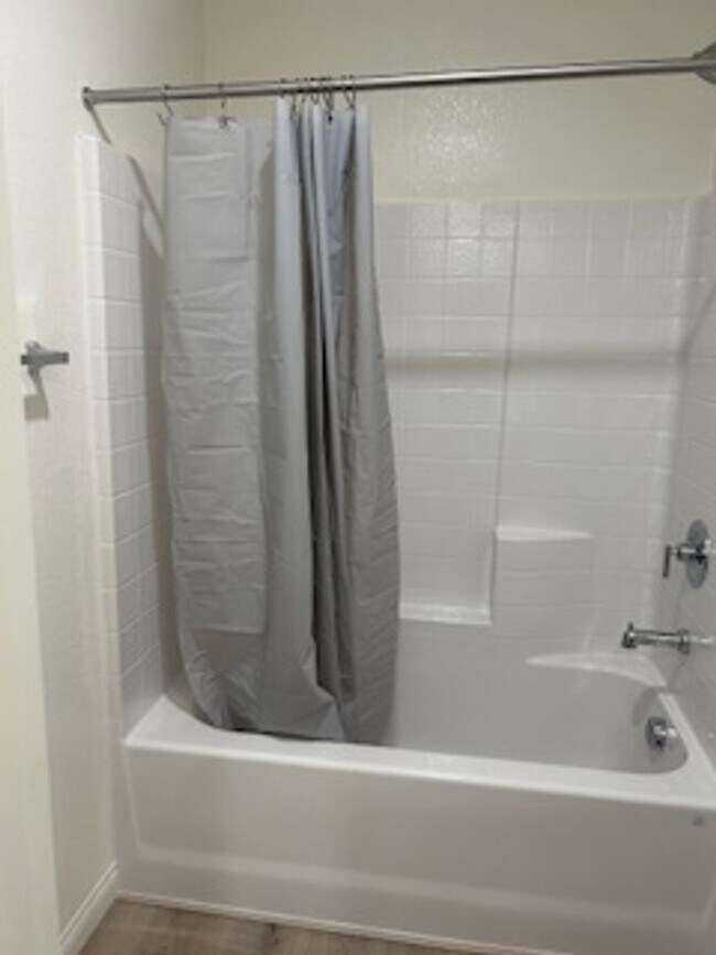 Building Photo - Spacious New Home with 5 Bedrooms in Hende...