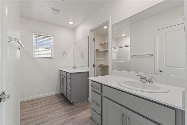 Building Photo - Modern 4-Bedroom Home with Turf Backyard in Gated Community