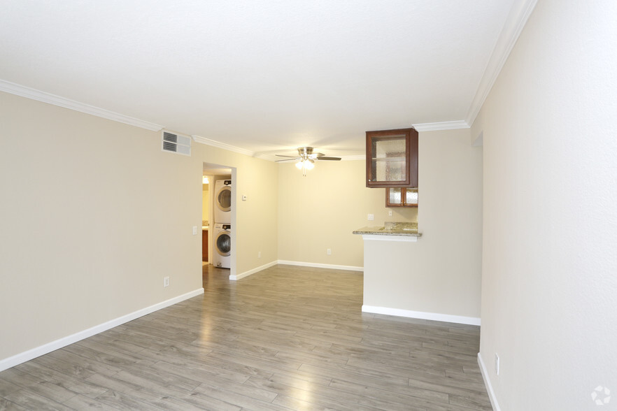 2 BR, 2 BA - 941 SF - Adagio