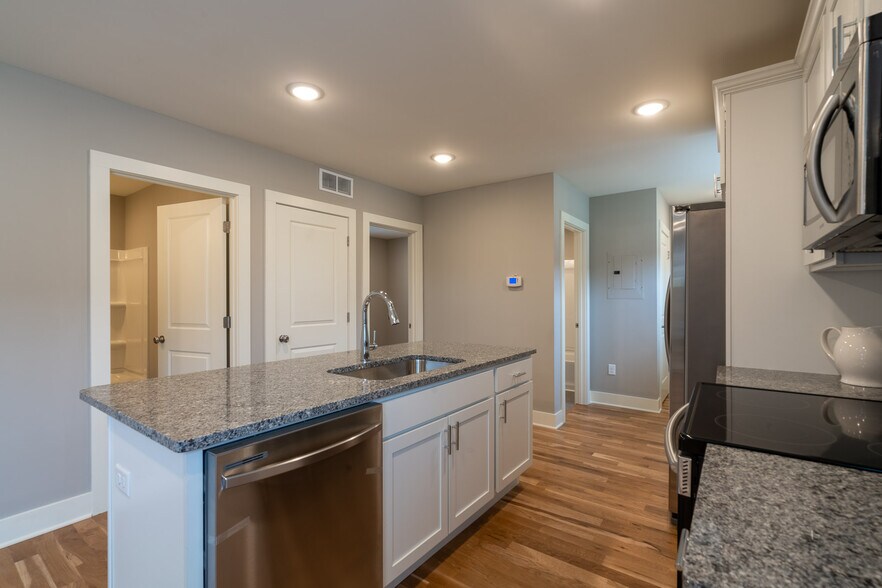 Building Photo - 635 3rd St NW