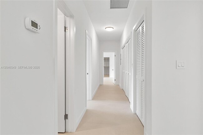 Building Photo - 950 Bayamo Ave