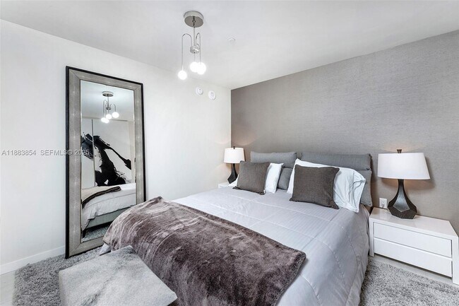 Building Photo - 1000 Brickell Plaza