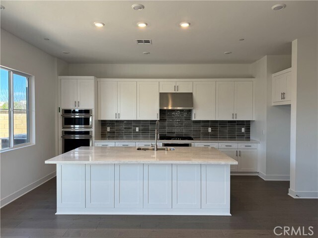 Building Photo - 114 Pansy