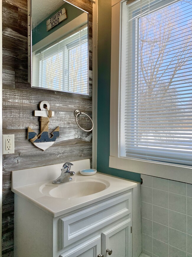 Bathroom - 2276 S M-37