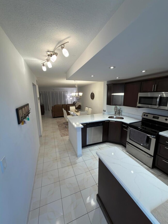 Building Photo - 450 Paradise Isle Blvd