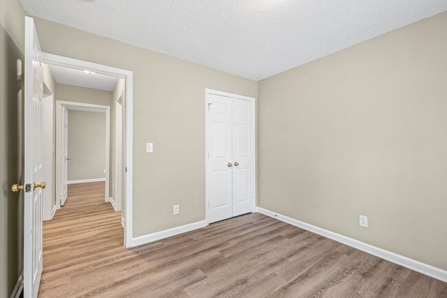 Building Photo - Welcome to this charming 4 bedroom, 2 bathroom home located in Greensboro, NC.