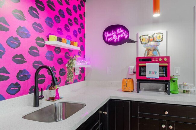 Building Photo - 156 Camellia St