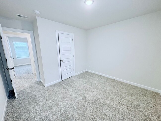 Building Photo - 220 Coulter Ct